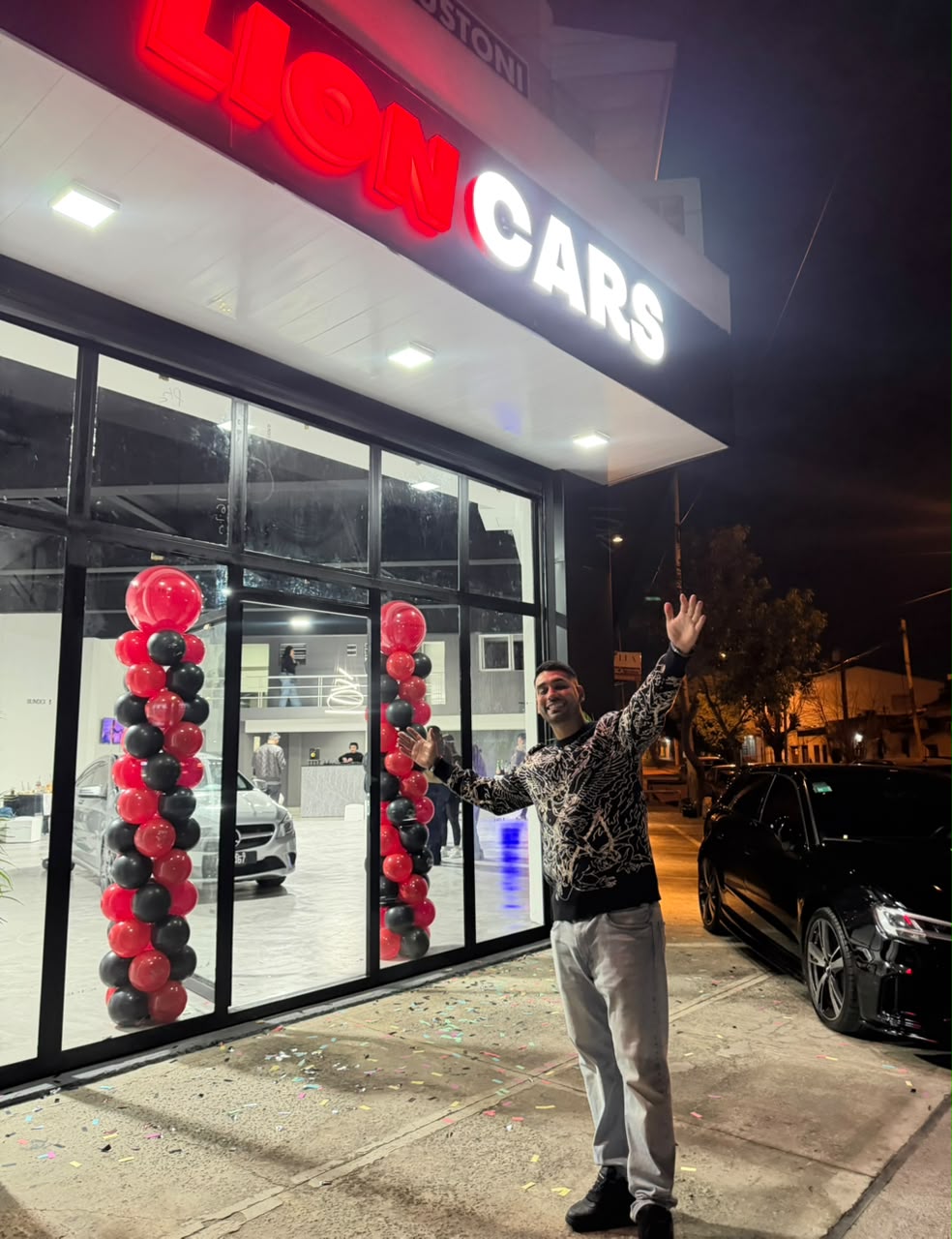 Frente del local de Lion Cars en Isidro Casanova
